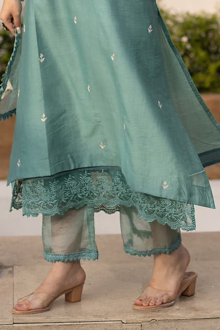 Shop ASRUMO Green Chanderi, Denim Embroidery Round Neck Thread Work Kurta Pant Set Online at Aza Fashions Shop_ASRUMO_Green Chanderi, Denim Embroidery Round Neck Thread Work Kurta Pant Set _Online_at_Aza_Fashions