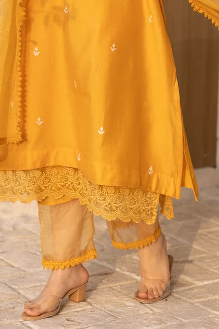 Buy_ASRUMO_Yellow Chanderi, Doriya Embroidery Round Neck Floral Thread Kurta Set _Online_at_Aza_Fashions