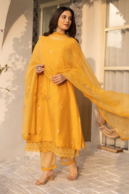 Shop_ASRUMO_Yellow Chanderi, Doriya Embroidery Round Neck Floral Thread Kurta Set _Online_at_Aza_Fashions
