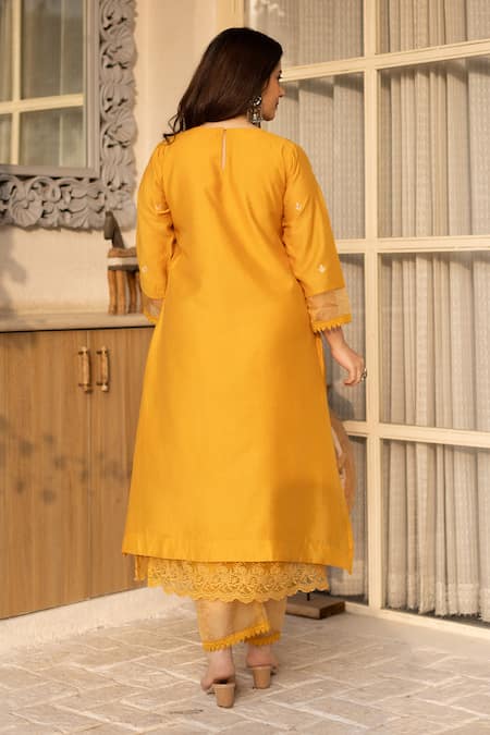 ASRUMO Floral Thread Embroidered Kurta Set 