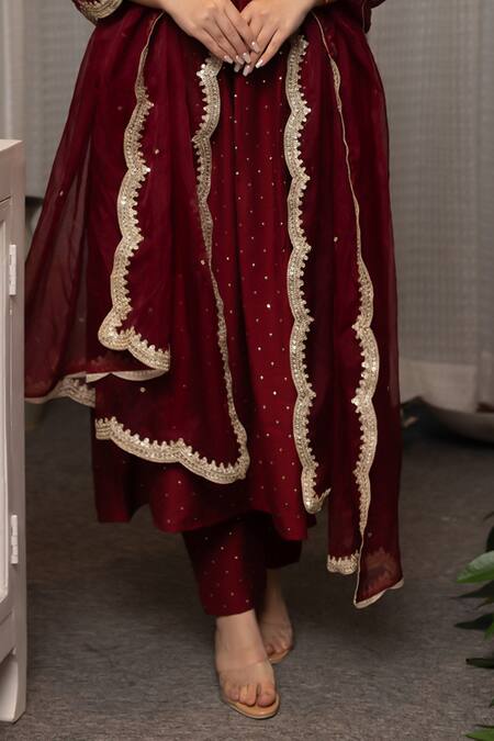 Shop ASRUMO Maroon Chanderi, Organza Mirrors Split V-neck Mukaish Work Kurta Pant Set Online at Aza Fashions Shop_ASRUMO_Maroon Chanderi, Organza Mirrors Split V-neck Mukaish Work Kurta Pant Set _Online_at_Aza_Fashions