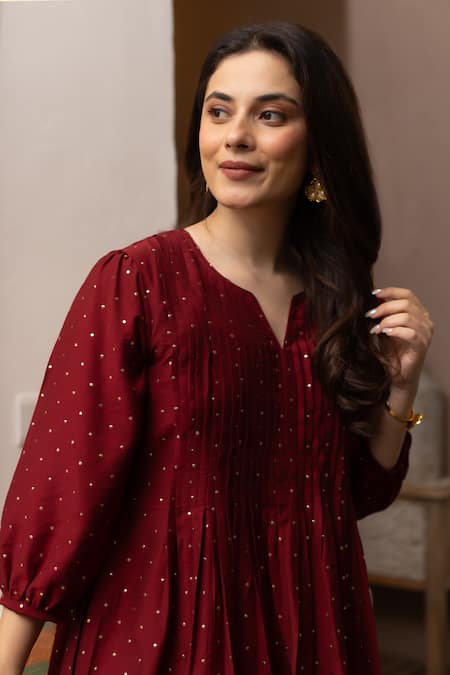 Buy ASRUMO Maroon Chanderi, Organza Mirrors Split V-neck Mukaish Work Kurta Pant Set Buy_ASRUMO_Maroon Chanderi, Organza Mirrors Split V-neck Mukaish Work Kurta Pant Set