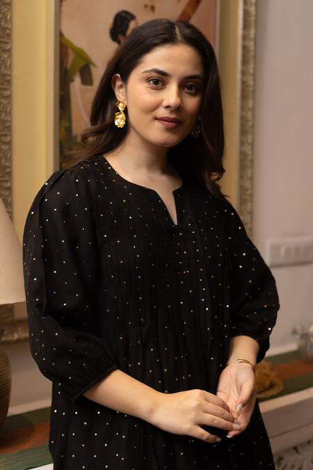 Buy ASRUMO Black Chanderi, Organza Mirrors Split V-neck Mukaish Embroidered Kurta Pant Set Buy_ASRUMO_Black Chanderi, Organza Mirrors Split V-neck Mukaish Embroidered Kurta Pant Set