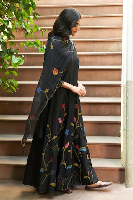 Vaayu_Black Gingham, Silk Applique V-neck Coal Floral Anarkali With Dupatta_Online_at_Aza_Fashions