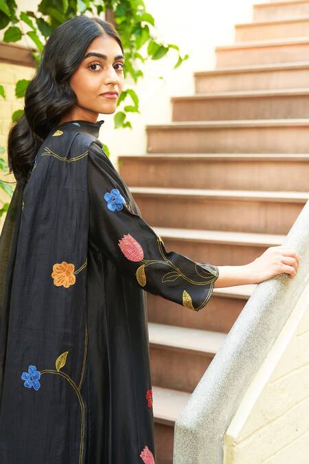 Buy_Vaayu_Black Gingham, Silk Applique V-neck Coal Floral Anarkali With Dupatta_Online_at_Aza_Fashions