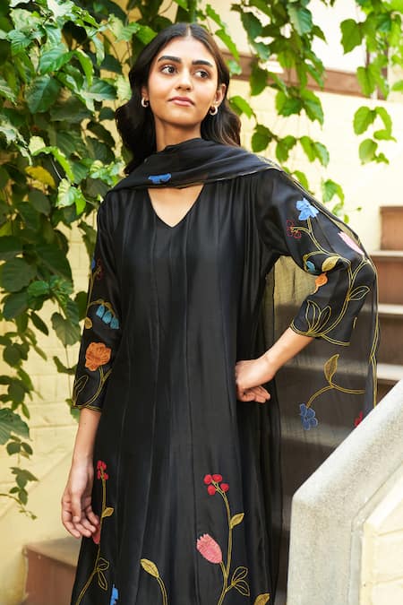 Shop_Vaayu_Black Gingham, Silk Applique V-neck Coal Floral Anarkali With Dupatta_Online_at_Aza_Fashions