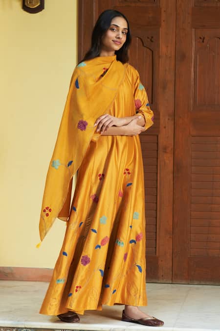 Vaayu Yellow Silk, Gingham Embroidery V-neck Floral Applique Anarkali With Dupatta Online at Aza Fashions Vaayu_Yellow Silk, Gingham Embroidery V-neck Floral Applique Anarkali With Dupatta _Online_at_Aza_Fashions