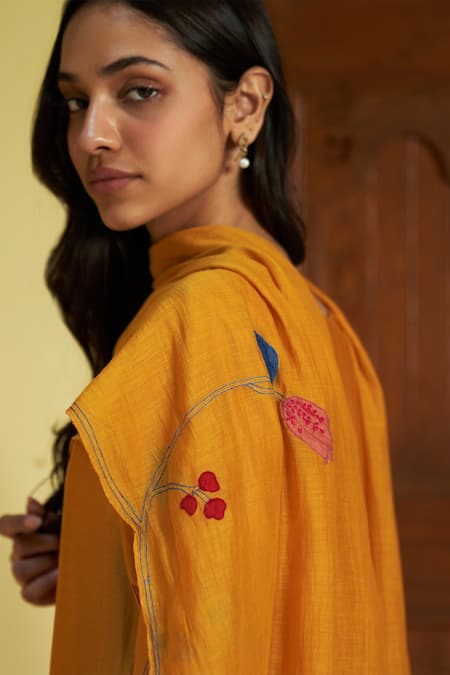 Shop Vaayu Yellow Silk, Gingham Embroidery V-neck Floral Applique Anarkali With Dupatta Online at Aza Fashions Shop_Vaayu_Yellow Silk, Gingham Embroidery V-neck Floral Applique Anarkali With Dupatta _Online_at_Aza_Fashions