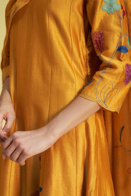 Buy Vaayu Yellow Silk, Gingham Embroidery V-neck Floral Applique Anarkali With Dupatta Buy_Vaayu_Yellow Silk, Gingham Embroidery V-neck Floral Applique Anarkali With Dupatta