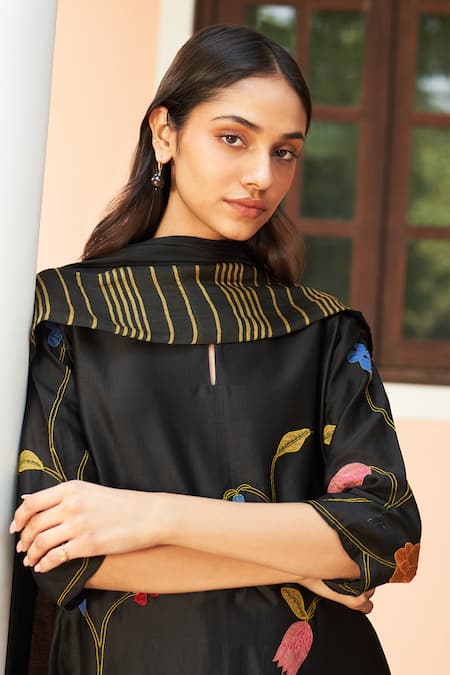 Buy_Vaayu_Black Gingham Embroidery Keyhole Neck Floral Applique Kurta Pant Set _Online_at_Aza_Fashions