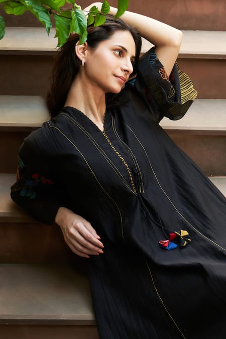 Buy Vaayu Black Muslin Embroidery V-neck Floral Applique Midi Dress Buy_Vaayu_Black Muslin Embroidery V-neck Floral Applique Midi Dress