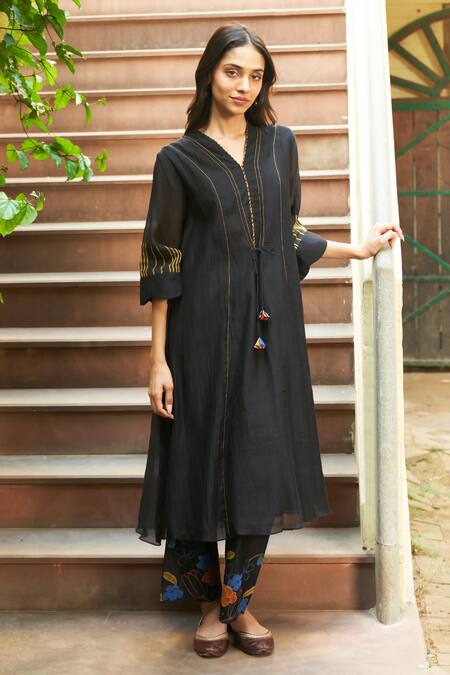 Vaayu_Black Muslin Tassels, Applique V-neck Linear Thread Work Kurta And Pant Set _Online_at_Aza_Fashions