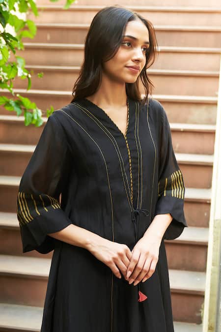 Vaayu_Black Muslin Tassels, Applique V-neck Linear Thread Work Kurta And Pant Set _at_Aza_Fashions