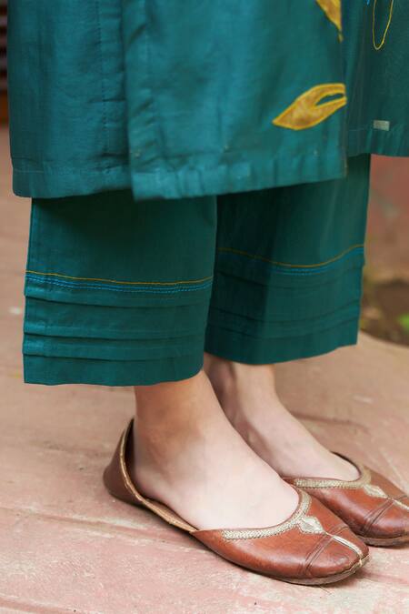 Vaayu_Green Gingham, Chiffon Embroidery, Tassels V-neck Floral Applique Kurta Pant Set _at_Aza_Fashions