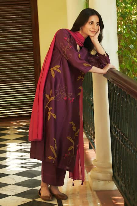 Vaayu Purple Gingham Embroidery V-neck Floral Applique Kurta Pant Set Online at Aza Fashions Vaayu_Purple Gingham Embroidery V-neck Floral Applique Kurta Pant Set_Online_at_Aza_Fashions