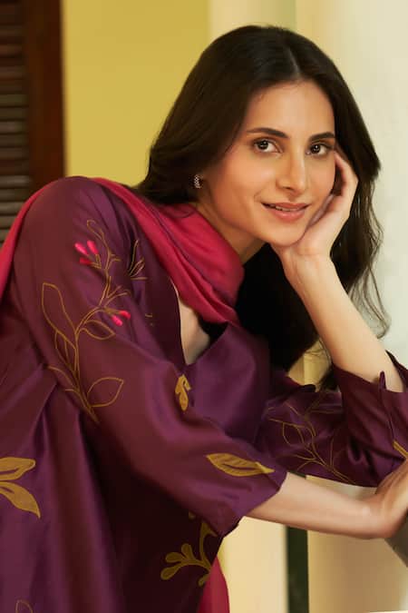 Buy Vaayu Purple Gingham Embroidery V-neck Floral Applique Kurta Pant Set Online at Aza Fashions Buy_Vaayu_Purple Gingham Embroidery V-neck Floral Applique Kurta Pant Set_Online_at_Aza_Fashions