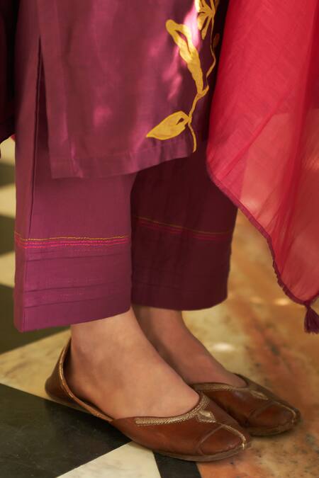 Buy Vaayu Purple Gingham Embroidery V-neck Floral Applique Kurta Pant Set Buy_Vaayu_Purple Gingham Embroidery V-neck Floral Applique Kurta Pant Set