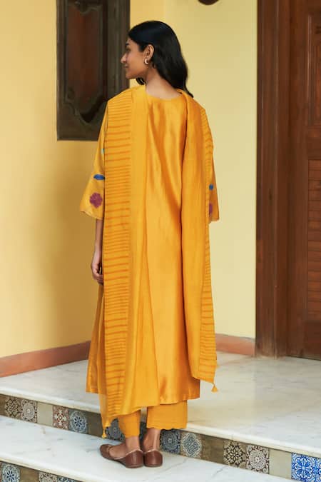 Shop_Vaayu_Yellow Muslin Embroidery Round Neck Floral Applique Kurta Pant Set_at_Aza_Fashions