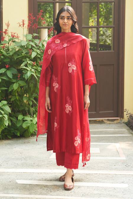 Vaayu_Red Silk Applique, Embroidery, Tassels Round Floral Kurta Pant Dupatta Set _Online_at_Aza_Fashions