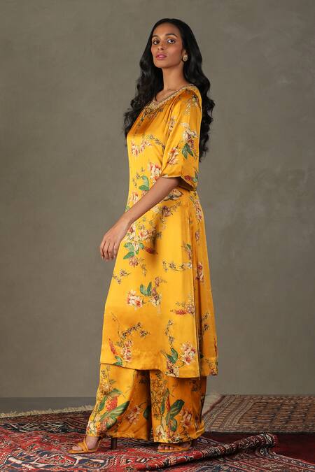 RI.Ritu Kumar_Yellow Silk, Cotton Sequins Round Neck Water Lily Print Kurta Set _Online_at_Aza_Fashions
