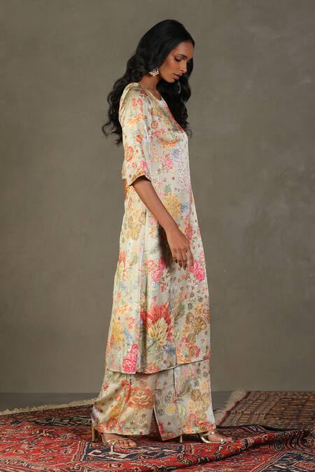 Buy RI.Ritu Kumar Green Silk, Cotton Sequins Round Neck Mint Wild Flower Print Kurta Set Online at Aza Fashions Buy_RI.Ritu Kumar_Green Silk, Cotton Sequins Round Neck Mint Wild Flower Print Kurta Set _Online_at_Aza_Fashions