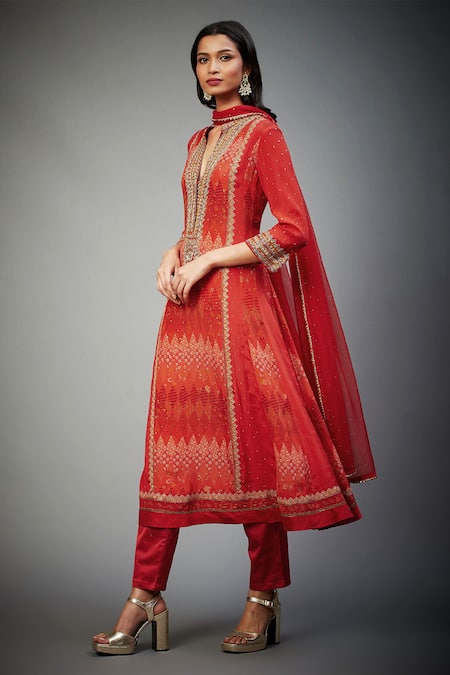 RI.Ritu Kumar_Red Viscose, Lycra Zari Plunge Neck Geometric Chevron Embroidered Kurta Set _Online_at_Aza_Fashions