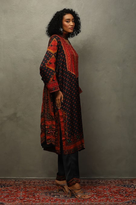 Buy_RI.Ritu Kumar_Black Silk, Cotton, Viscose Embroidery, Sequins Geometric Print And Kurta Set _Online_at_Aza_Fashions