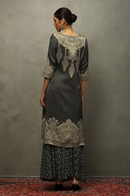 Shop RI.Ritu Kumar Green Silk Embroidery Split V-neck Blossom Print And Kashida Kurta Set at Aza Fashions Shop_RI.Ritu Kumar_Green Silk Embroidery Split V-neck Blossom Print And Kashida Kurta Set _at_Aza_Fashions