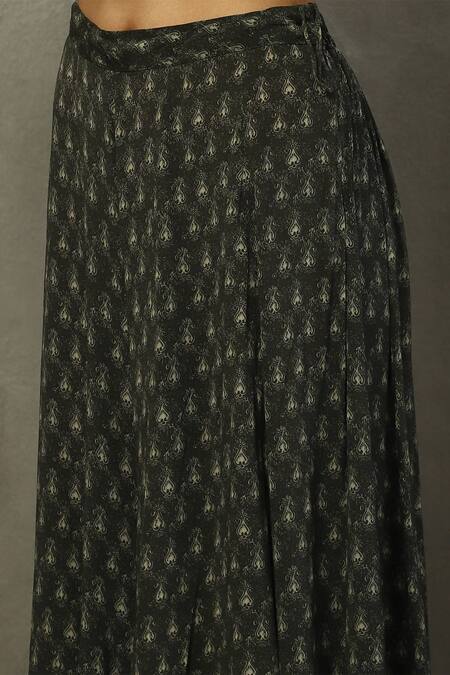 RI.Ritu Kumar Green Silk Embroidery Split V-neck Blossom Print And Kashida Kurta Set at Aza Fashions RI.Ritu Kumar_Green Silk Embroidery Split V-neck Blossom Print And Kashida Kurta Set _at_Aza_Fashions