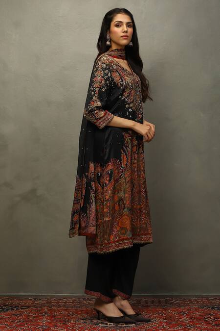 Buy RI.Ritu Kumar Black Silk, Viscose Embroidery, Zari V-neck Blossom Print And Zardozi Kurta Set Online at Aza Fashions Buy_RI.Ritu Kumar_Black Silk, Viscose Embroidery, Zari V-neck Blossom Print And Zardozi Kurta Set _Online_at_Aza_Fashions