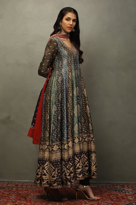 Buy_RI.Ritu Kumar_Green Viscose, Lycra Embroidery, Sequins, Zari V-neck Floral Woven Anarkali Set _Online_at_Aza_Fashions