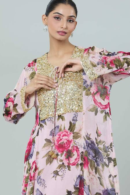Kashmiraa_Pink Chiffon, Silk Sequins Floral Embroidered Kurta Set _Online_at_Aza_Fashions
