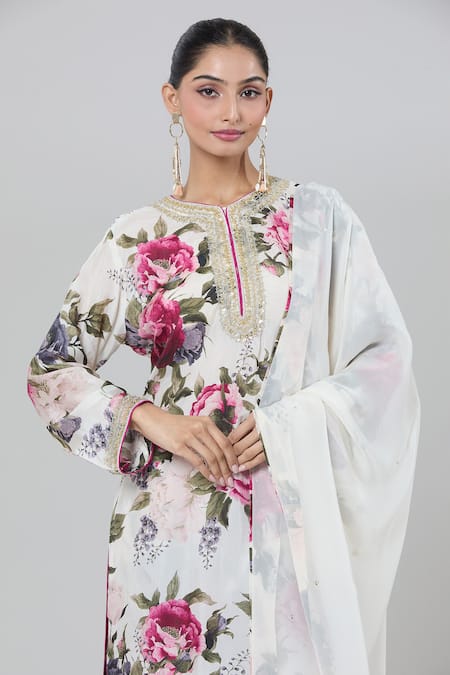 Kashmiraa_Ivory Silk, Chiffon Round Neck Rose Printed Kurta Set With Dupatta _Online_at_Aza_Fashions