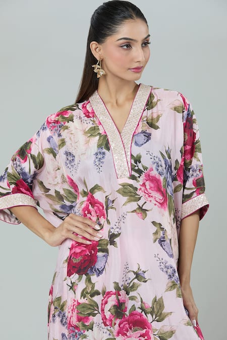 Kashmiraa_Pink Silk Cut Work V-neck Floral Embroidered Kurta And Pant Set _Online_at_Aza_Fashions