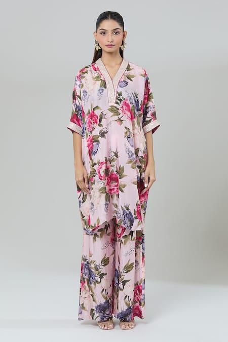 Buy_Kashmiraa_Pink Silk Cut Work V-neck Floral Embroidered Kurta And Pant Set 