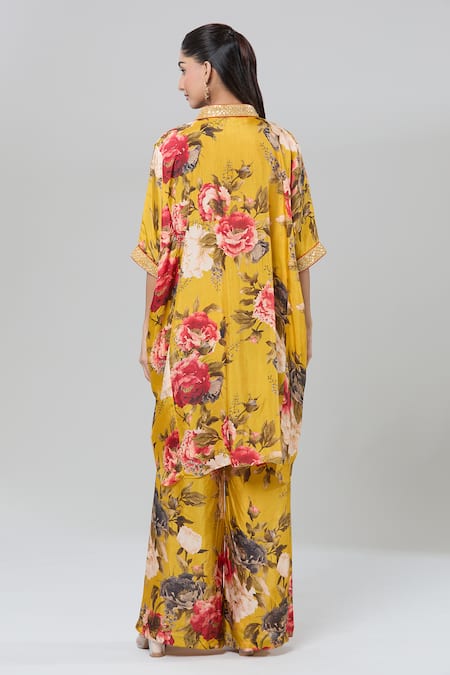 Kashmiraa Floral Embroidered Kurta & Pant Set 