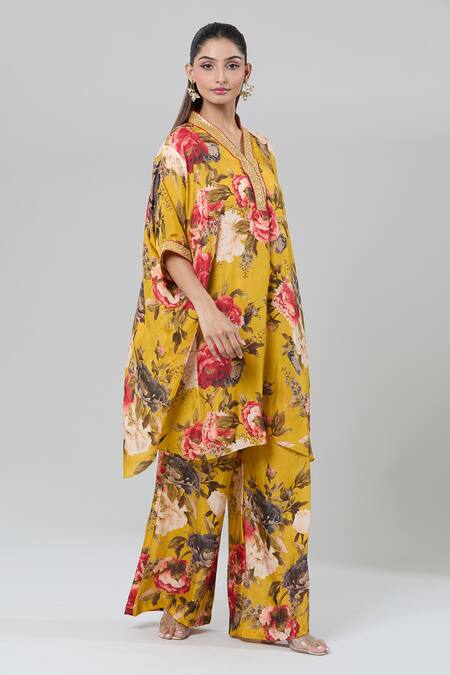 Buy_Kashmiraa_Yellow Silk Embroidery V-neck Floral Kurta And Pant Set 