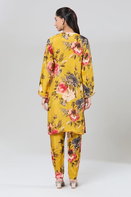 Kashmiraa Bloom Printed Kurta Set With Dupatta 