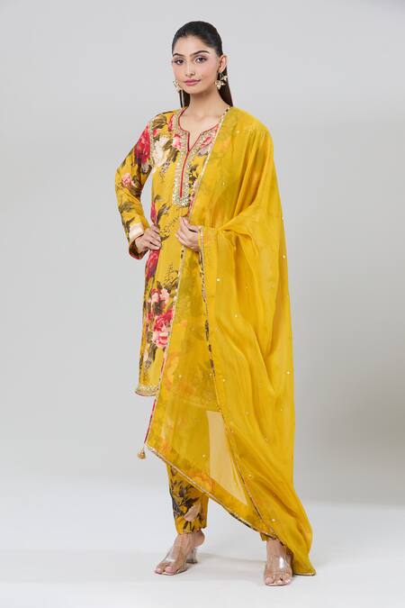 Kashmiraa_Yellow Silk Sequins Split V-neck Bloom Printed Kurta Set With Dupatta _Online_at_Aza_Fashions