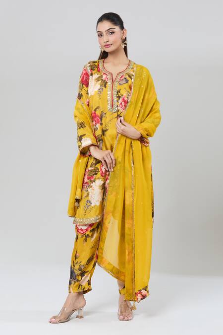 Buy_Kashmiraa_Yellow Silk Sequins Split V-neck Bloom Printed Kurta Set With Dupatta 
