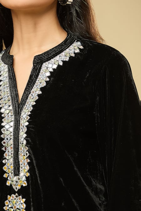 Pouli Pret_Black Velvet, Cotton Mirrors, Embroidery Bandeau Neck Kurta Set _Online_at_Aza_Fashions