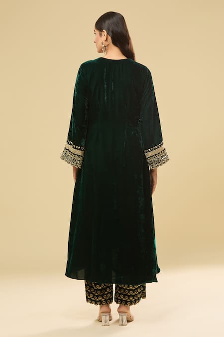 Pouli Pret Zari & Mirror Embroidered Velvet Kurta Set 