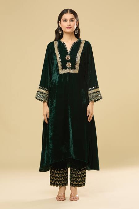 Buy_Pouli Pret_Green Velvet, Cotton, Organza Zari, Mirrors, Embroidery Split And Kurta Set 