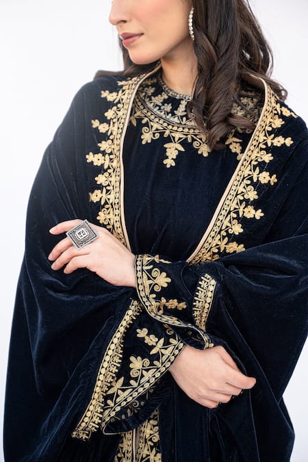 Daljit Sudan Blue Velvet Embroidery Collared Aari Cape And Kurta Set at Aza Fashions Daljit Sudan_Blue Velvet Embroidery Collared Aari Cape And Kurta Set _at_Aza_Fashions