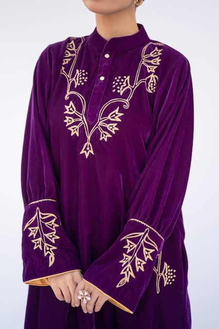Daljit Sudan Purple Velvet Embroidery Mandarin Collar Floral Vine Phiran Kurta Set at Aza Fashions Daljit Sudan_Purple Velvet Embroidery Mandarin Collar Floral Vine Phiran Kurta Set _at_Aza_Fashions
