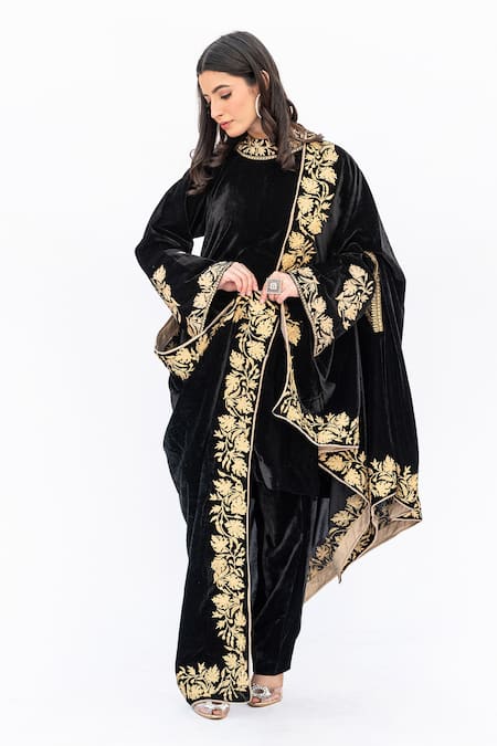 Buy_Daljit Sudan_Black Velvet Embroidery Bandeau Neck Aari Cape Kurta Set _Online_at_Aza_Fashions