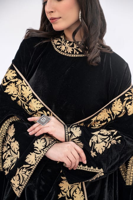 Daljit Sudan_Black Velvet Embroidery Bandeau Neck Aari Cape Kurta Set _at_Aza_Fashions