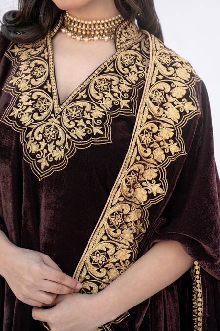 Daljit Sudan_Brown Velvet Embroidery V-neck Aari Cape And Kurta Set _at_Aza_Fashions