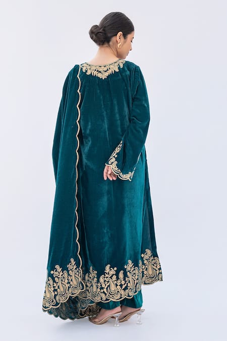 Shop Daljit Sudan Green Velvet Embroidery, Applique Kurta Set at Aza Fashions Shop_Daljit Sudan_Green Velvet Embroidery, Applique Kurta Set _at_Aza_Fashions