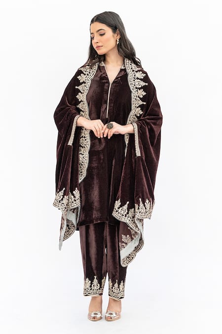 Daljit Sudan Cutwork Velvet Cape With Kurta Set 